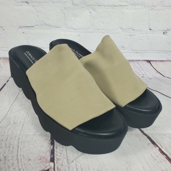 Donald J. Pliner Shoes - Donald J Pliner Women's Size 9 Slide On Sandals Wedge Shoes